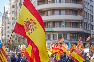 Valencia, İspanya - 25 Kasım 2023 Pedro Sanchez 'in politikasına karşı toplu protesto gösterisi