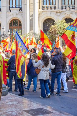 Valencia, İspanya - 25 Kasım 2023 Pedro Sanchez 'in politikasına karşı toplu protesto gösterisi