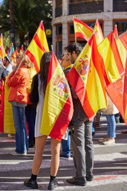 Valencia, İspanya - 25 Kasım 2023 Pedro Sanchez 'in politikasına karşı toplu protesto gösterisi