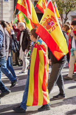Valencia, İspanya - 25 Kasım 2023 Pedro Sanchez 'in politikasına karşı toplu protesto gösterisi
