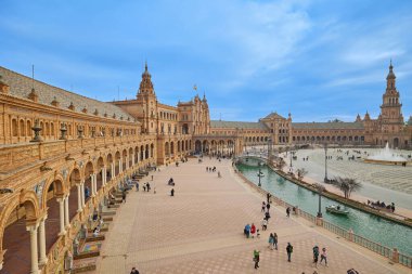 Sevilla, İspanya - 4 Ocak 2024: Sevilla, İspanya 'daki Plaza de Espana manzarası.