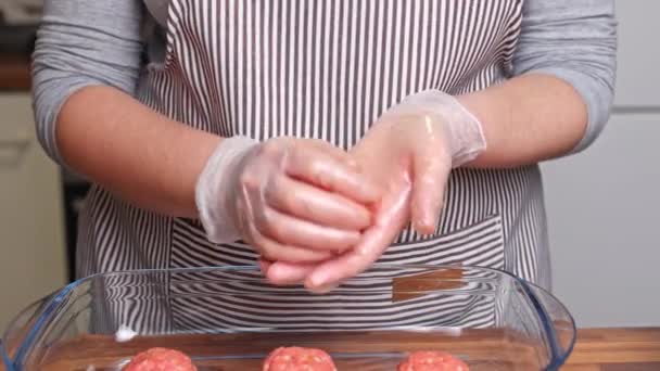 Cozinheiro Prepara Almôndegas Carne Picada Preparação Almôndegas Caseiras — Vídeo de Stock
