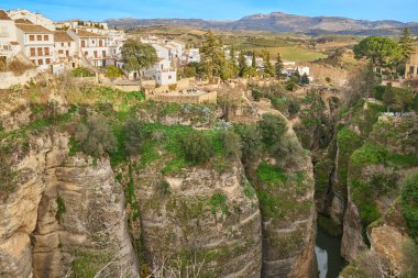 Ronda, İspanya - 06 Ocak 2024: Ronda kanyonu ve İspanya 'nın Endülüs kentindeki ünlü köy.