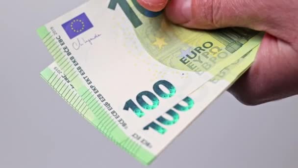 Detailní Záběr Ženských Rukou Počítání 100 Euro Bankovky — Stock video