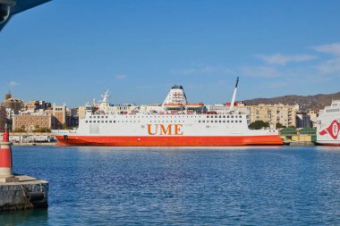 Malaga, İspanya - 06 Ocak 2024: Malaga limanında deniz feribotu yükleme için