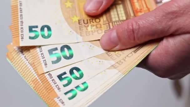 Primer Plano Las Manos Femeninas Contando Diferentes Billetes Euros — Vídeos de Stock
