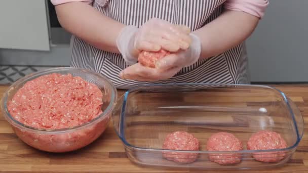 Házi Készítésű Főzés Egy Fasírtot Készít Darált Húsból — Stock videók