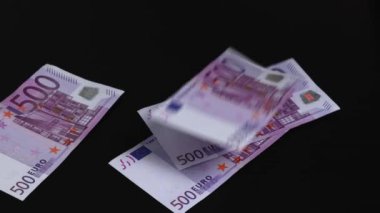 Farklı EURO para banknotları birbiri ardına düşüyor