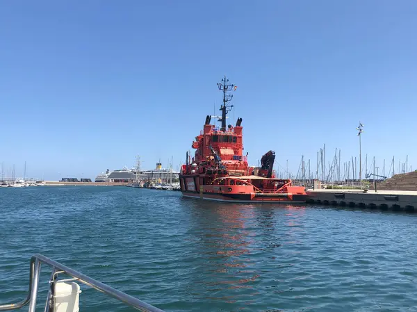 Kurtarma filosu gemisi limana demir attı. Valencia, İspanya - 26 Temmuz 2024