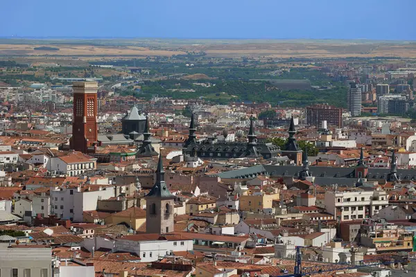 Hotel Riu 'nun çatısından Madrid' in panoramik manzarası. Madrid, İspanya - 12 Haziran 2024.