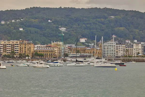 San Sebastian 'daki Marina' da. San Sebastian, İspanya - 9 Eylül 2024.