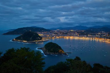 Panoramic view of the city from Monte Igueldo after sunset. San Sebastian, Spain - September 9, 2024. clipart