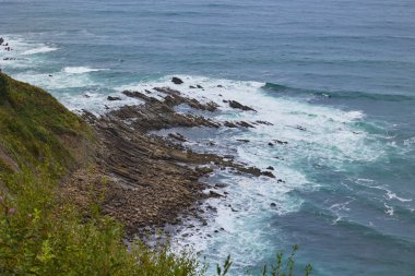 Flysch Begiratokia Bask sahilinin bir parçasıdır. Deba, Gipuzkoa, İspanya.