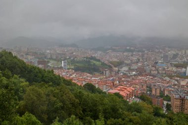 Bilbao şehir manzarasının en üst görüntüsü. Bilbao, İspanya - 12 Eylül 2024.