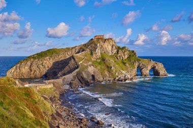 İspanya 'nın Bask ülkesinde Gaztelugatxe' li Aziz John 'un manzarası.