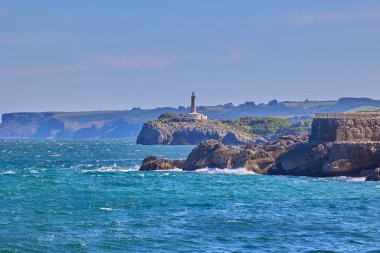 İspanya, Santander 'deki Kayalık Ada' daki Mouro Adası Deniz Feneri.