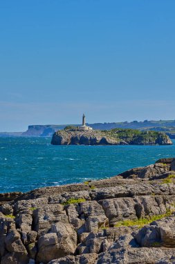 İspanya, Santander 'deki Kayalık Ada' daki Mouro Adası Deniz Feneri.