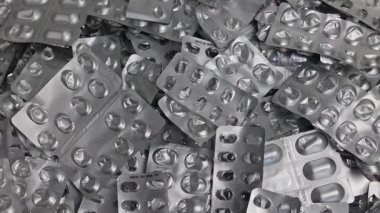 Bir yığın boş hap kabarcığı. Tedavi ve ilaç konsepti