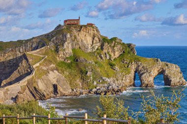 İspanya 'nın Bask ülkesinde Gaztelugatxe' li Aziz John 'un manzarası.