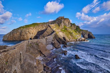 İspanya 'nın Bask ülkesinde Gaztelugatxe' li Aziz John 'un manzarası.