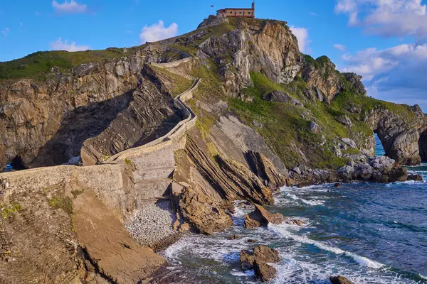 İspanya 'nın Bask ülkesinde Gaztelugatxe' li Aziz John 'un manzarası.
