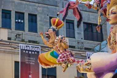 Bu figürün 2025 Fallas Festivali 'ne yerleştirilmesi. Valencia, İspanya. 16 Mart 2025.