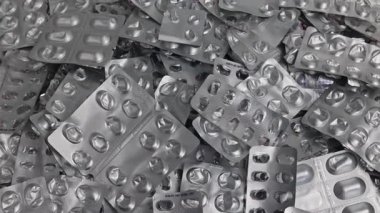 Bir yığın boş hap kabarcığı. Tedavi ve ilaç konsepti