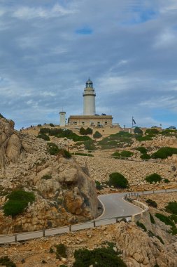 Mallorca 'nın güneyindeki Kaptan Formentor deniz fenerinde. Mallorca, İspanya - 9 Ekim 2024.