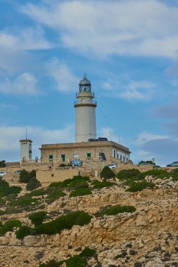 Mallorca 'nın güneyindeki Kaptan Formentor deniz fenerinde. Mallorca, İspanya - 9 Ekim 2024.