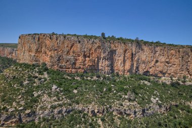 Chulilla 'daki güzel Turia Nehri vadisi ve kanyonu. Chulilla, Valensiyalı Topluluğu, İspanya.