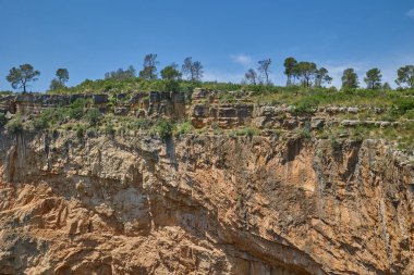 Chulilla 'daki güzel Turia Nehri vadisi ve kanyonu. Chulilla, Valensiyalı Topluluğu, İspanya.