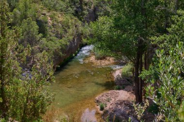 Chulilla 'daki güzel Turia Nehri vadisi ve kanyonu. Chulilla, Valensiyalı Topluluğu, İspanya.