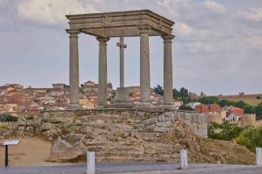 Avila İspanya 'daki Dört Posta Anıtı. Los Cuatro Postası. Avila, İspanya - 20 Haziran 2025.