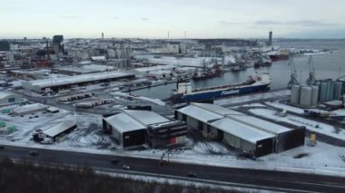 Danimarka 'daki Aarhus Körfezi üzerinde uçuş