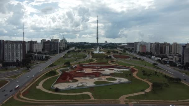 巴西巴西利亚 2023年3月10日 埃克森纪念碑和电视塔的空中景观 巴西利亚 巴西Distrito Federal — 图库视频影像
