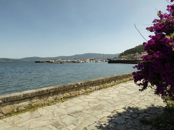 İspanya 'da Galiçya' da Ria Noia ile birlikte Muros kasabası.