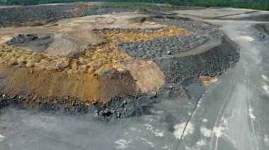 Brezilya 'daki yağmur ormanlarının kıyısında kocaman bir maden ocağı açıldı.