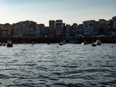 İspanyol balıkçı köyü Finisterre 'deki liman.