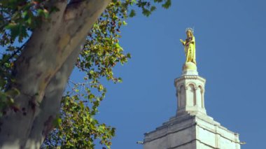 Avignon, Fransa 'daki Palais des Papes' in detaylarına yakından bakın.