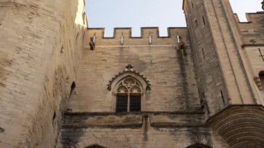 Avignon, Fransa 'daki Palais des Papes' in detaylarına yakından bakın.