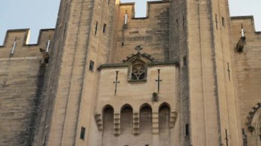 Avignon, Fransa 'daki Palais des Papes' in detaylarına yakından bakın.