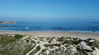 Peniche, Portekiz 'de kum tepeleri olan güzel bir sahil.