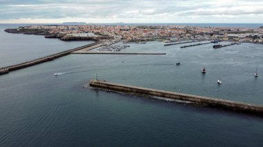 Peniche ve Peniche Limanı 'nın hava fotoğrafı