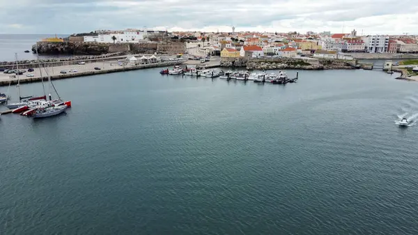 Peniche ve Peniche Limanı 'nın hava fotoğrafı