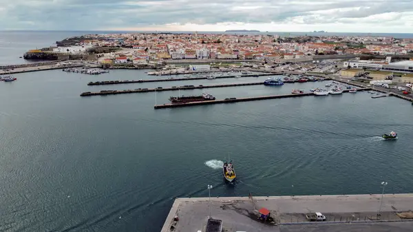 Peniche ve Peniche Limanı 'nın hava fotoğrafı