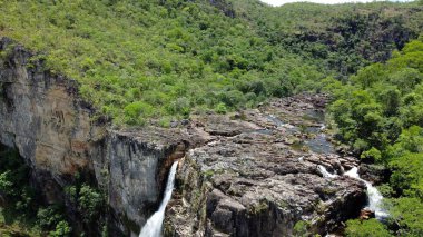 Saltos do Rio Preto, Brezilya 'nın Gois eyaletindeki Chapada dos Veadeiros Ulusal Parkı' nda yer almaktadır..