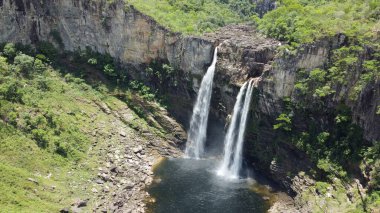 Saltos do Rio Preto, Brezilya 'nın Gois eyaletindeki Chapada dos Veadeiros Ulusal Parkı' nda yer almaktadır..