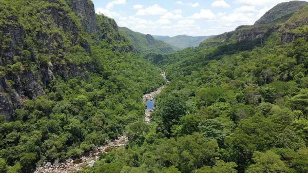 Brezilya 'nın Goias eyaletindeki Chapada dos Veadeiros Ulusal Parkı' na bakın.