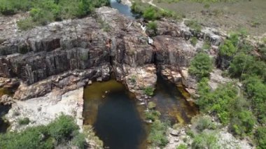 Cataratas dos Couros, Brezilya 'nın Gois eyaletindeki Chapada dos Veadeiros Ulusal Parkı' ndaki en çarpıcı şelalelerden biridir.