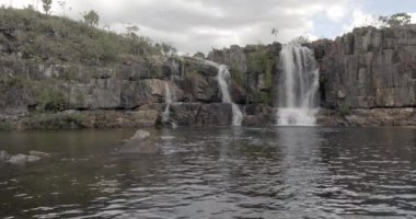 Brezilya 'nın Gois eyaletinde yer alan Chapada dos Veadeiros Ulusal Parkı' ndaki Rio dos Couros nehri.